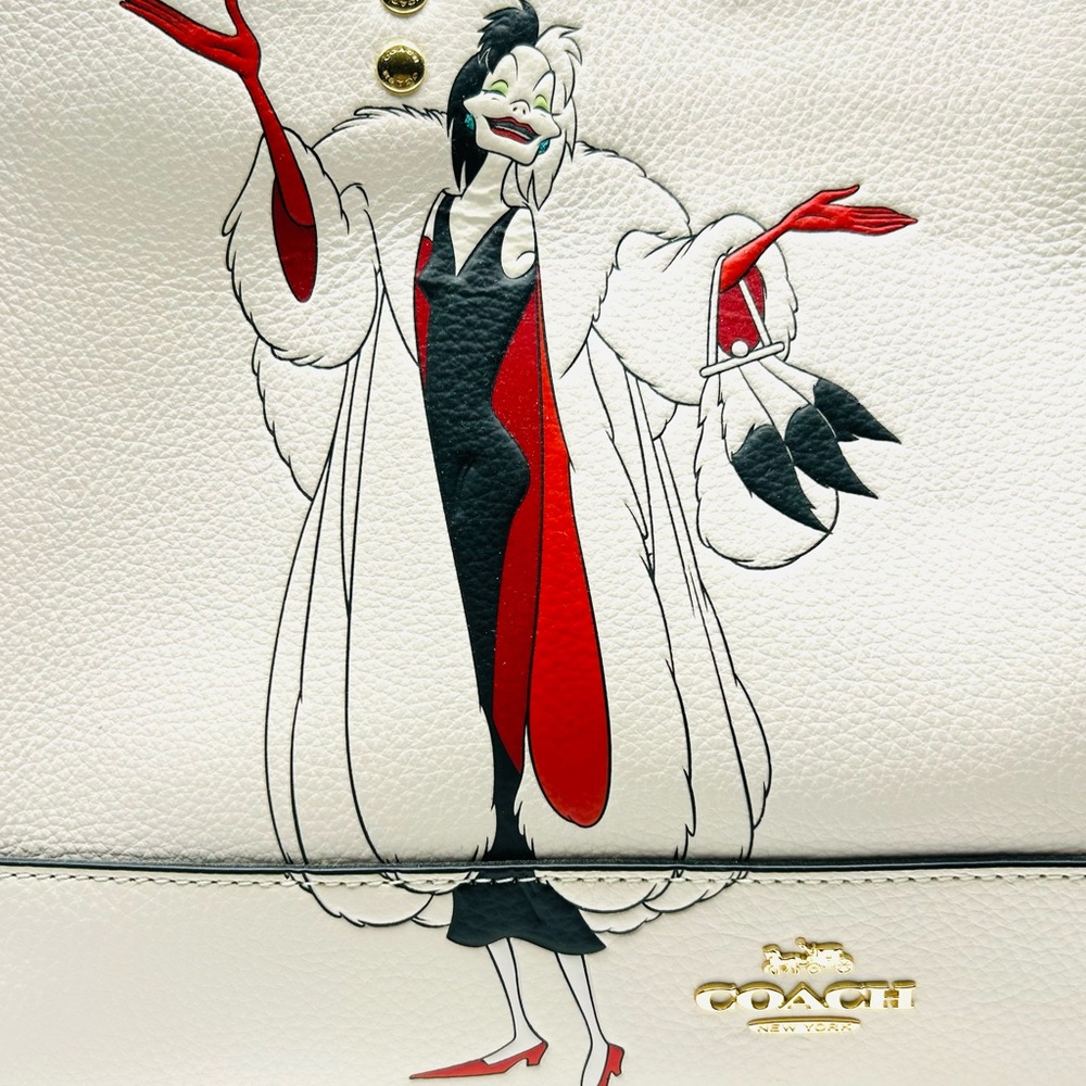 Disney X Coach Dempsey Carryall With Cruella Motif
Brand new with tags - Picture 14 of 15